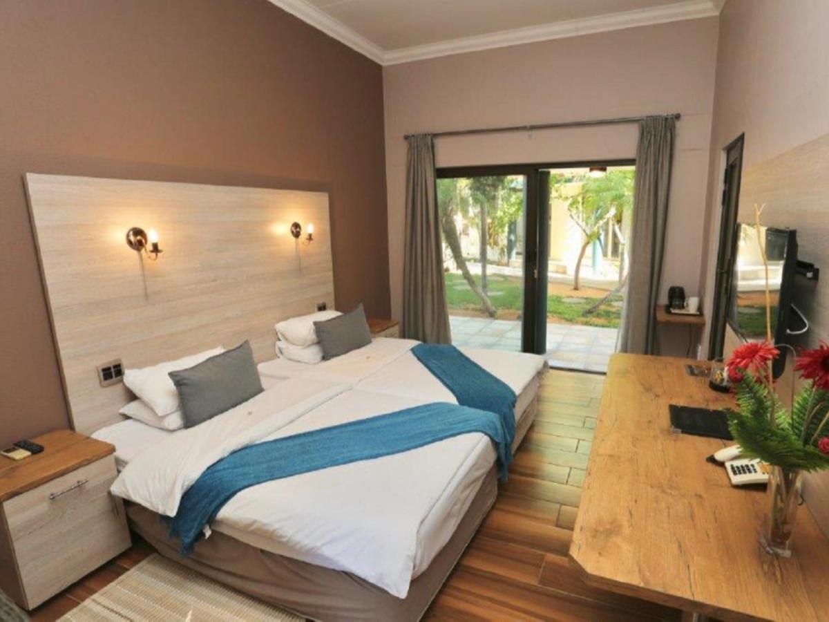 Minen Hotel Цумеб Екстериор снимка