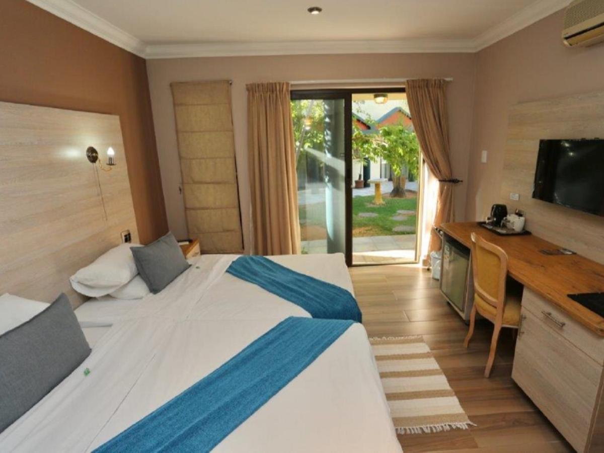 Minen Hotel Цумеб Екстериор снимка