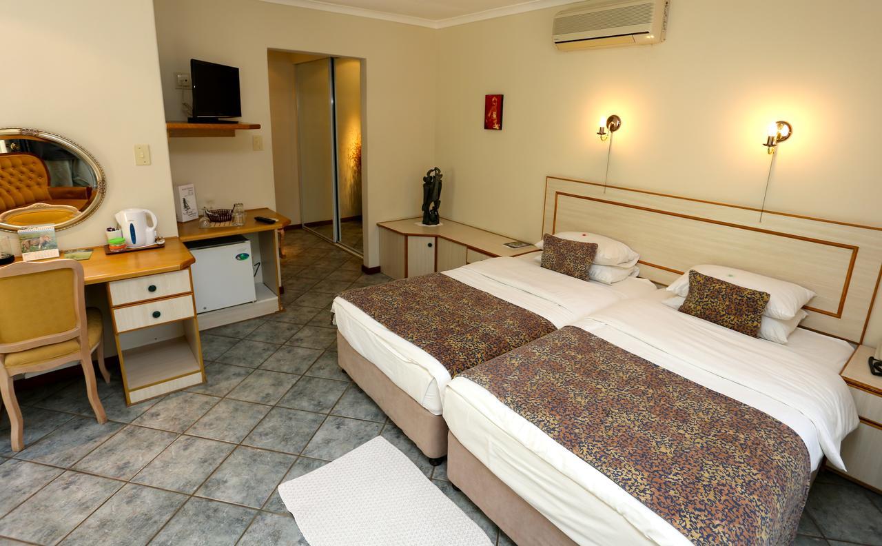 Minen Hotel Цумеб Екстериор снимка
