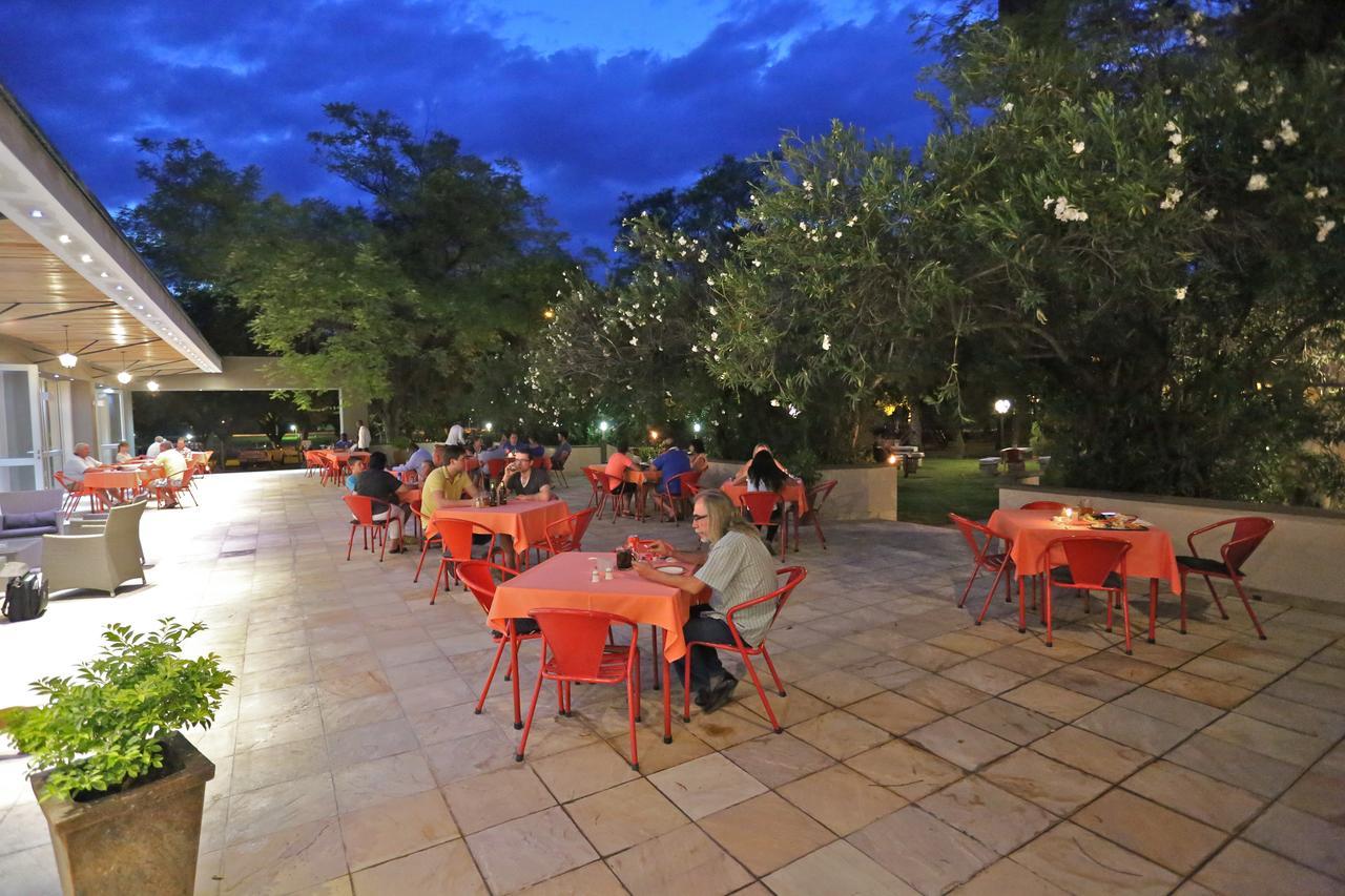 Minen Hotel Цумеб Екстериор снимка