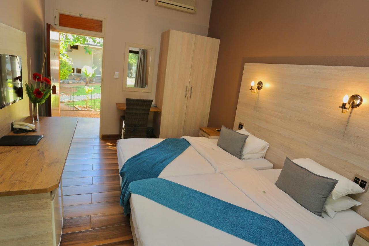 Minen Hotel Цумеб Екстериор снимка