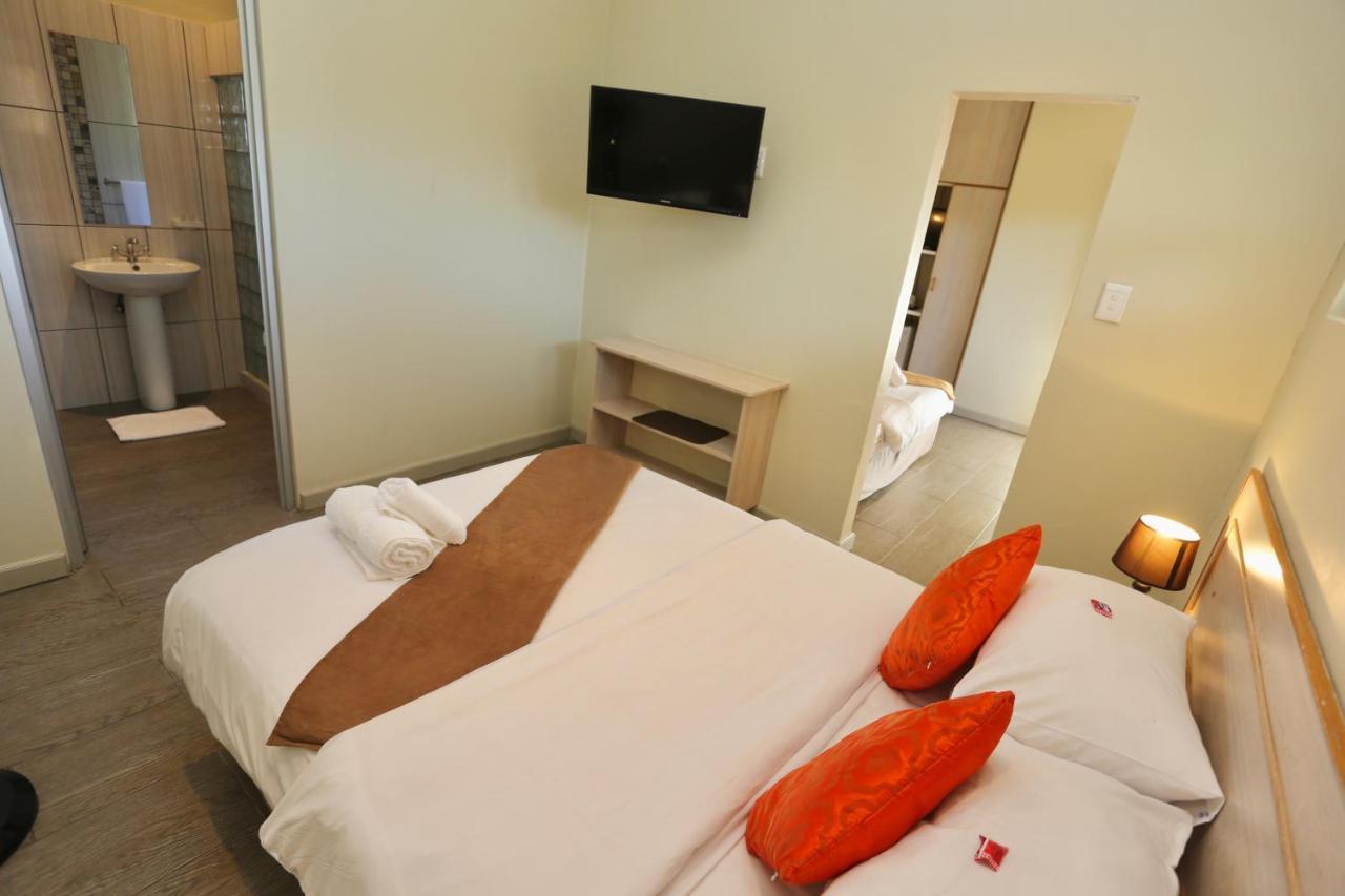 Minen Hotel Цумеб Екстериор снимка