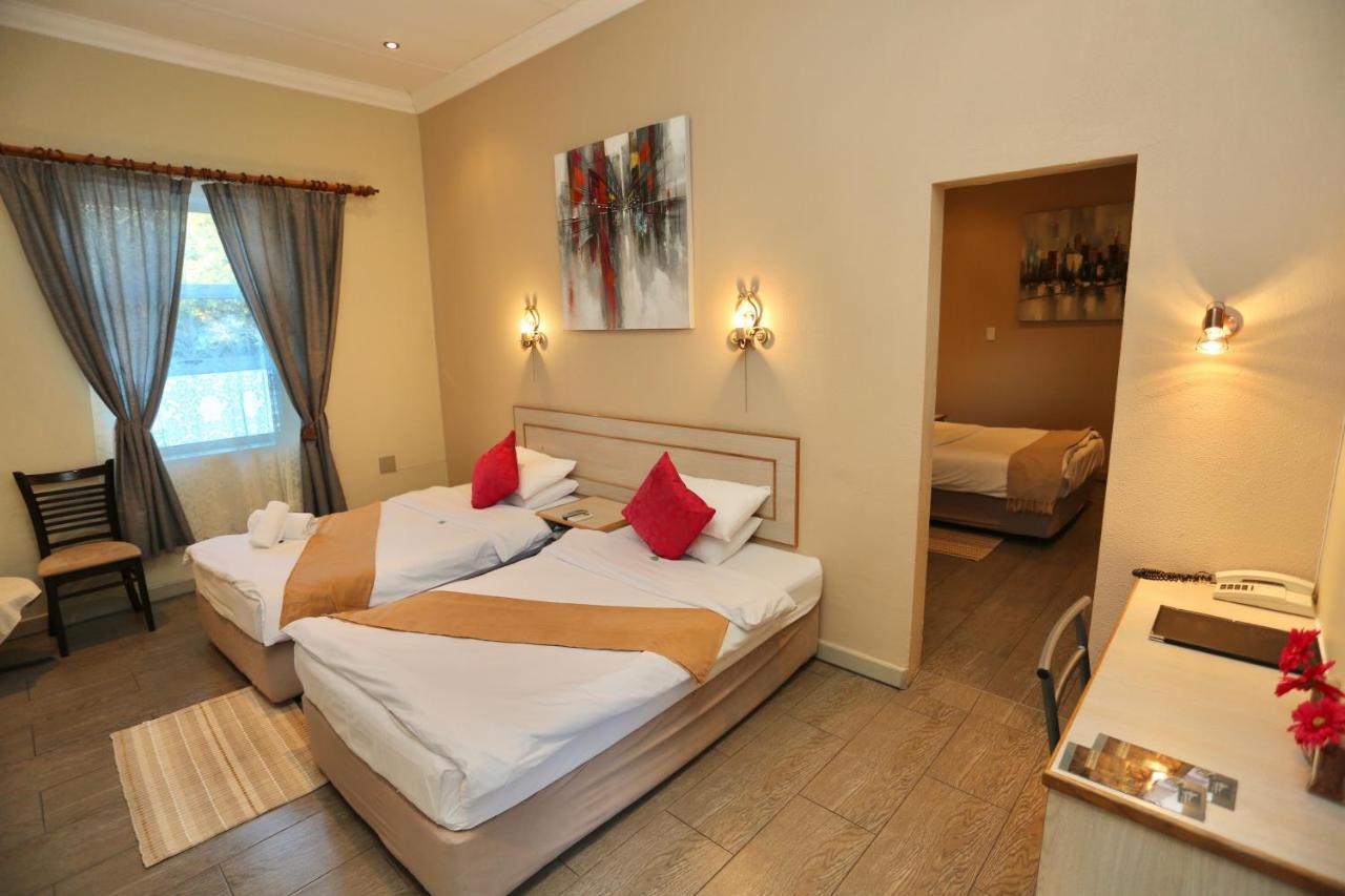 Minen Hotel Цумеб Екстериор снимка